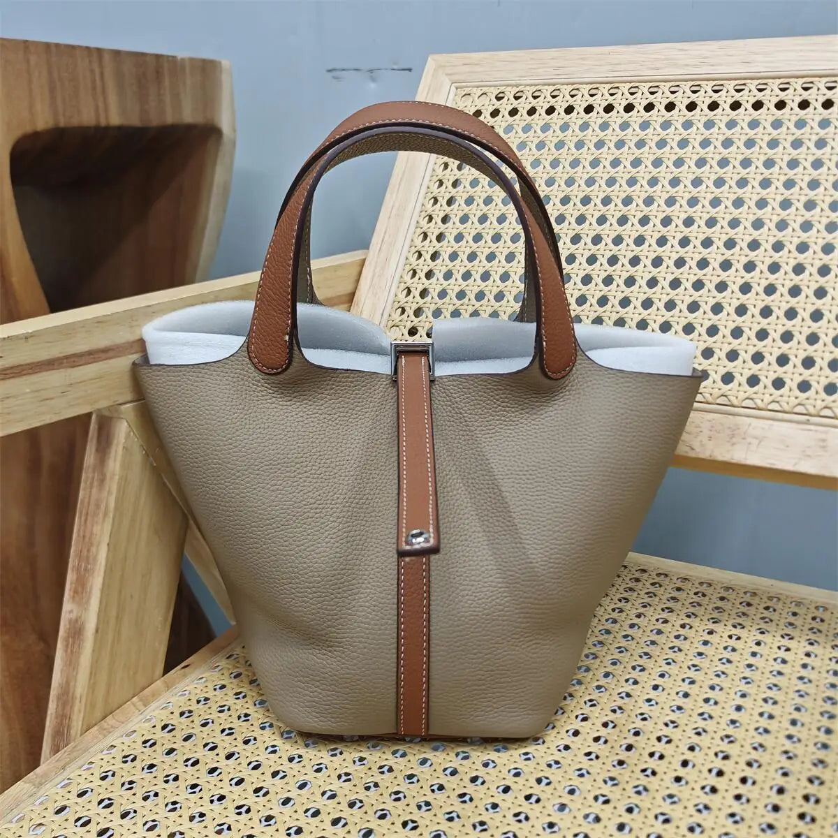 Bolsa Feminina em Couro Bovino Premium – Estilo Europeu, Design Casual com Alça Macia