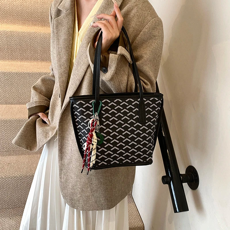 Bolsa Tote Feminina em Couro Premium – Estilo Clássico e Elegante