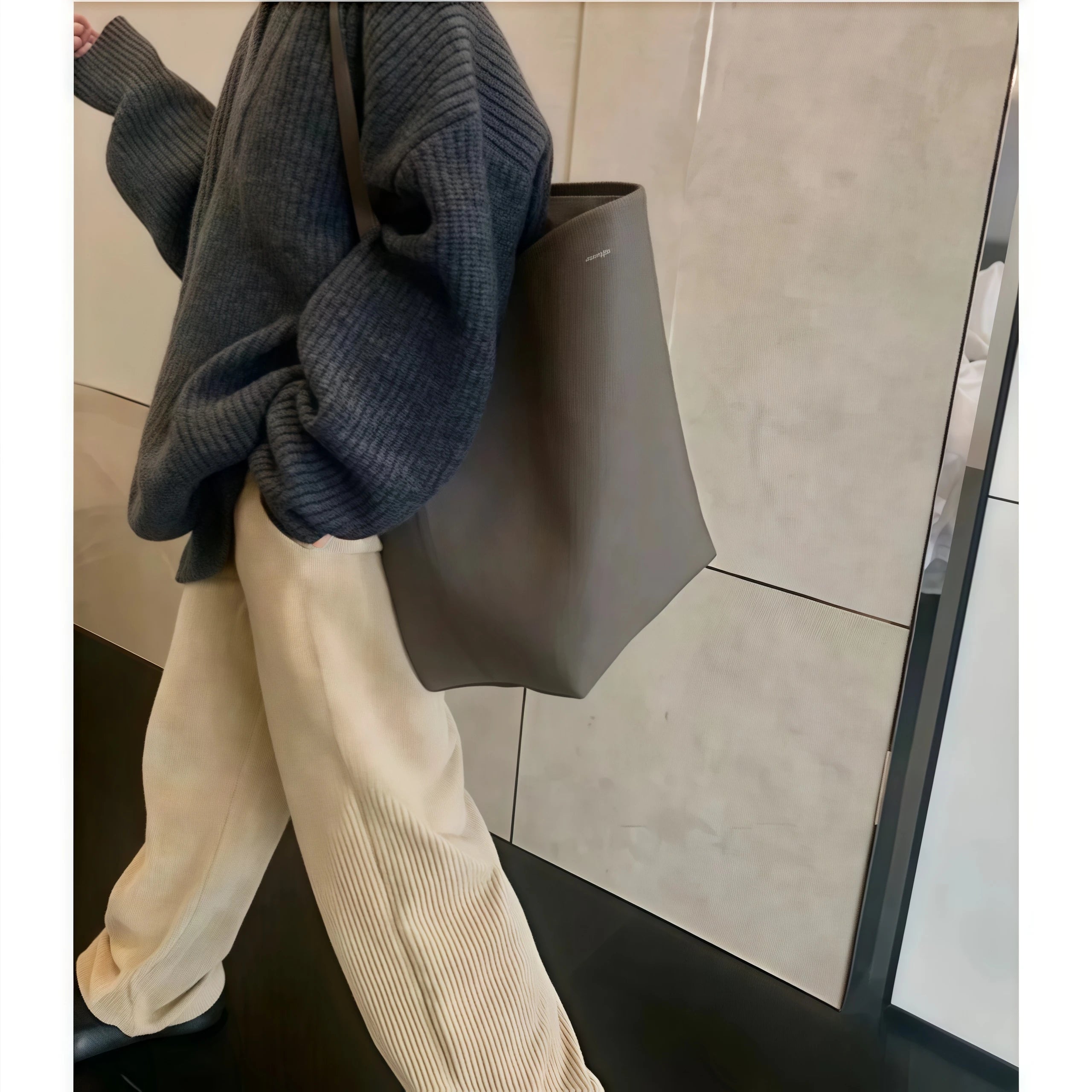 Bolsa Feminina Bucket em Couro – Bolsa Tote Estruturada Macia com Alça de Mão e Ombro, Estilo Minimalista de Luxo (Caramelo)