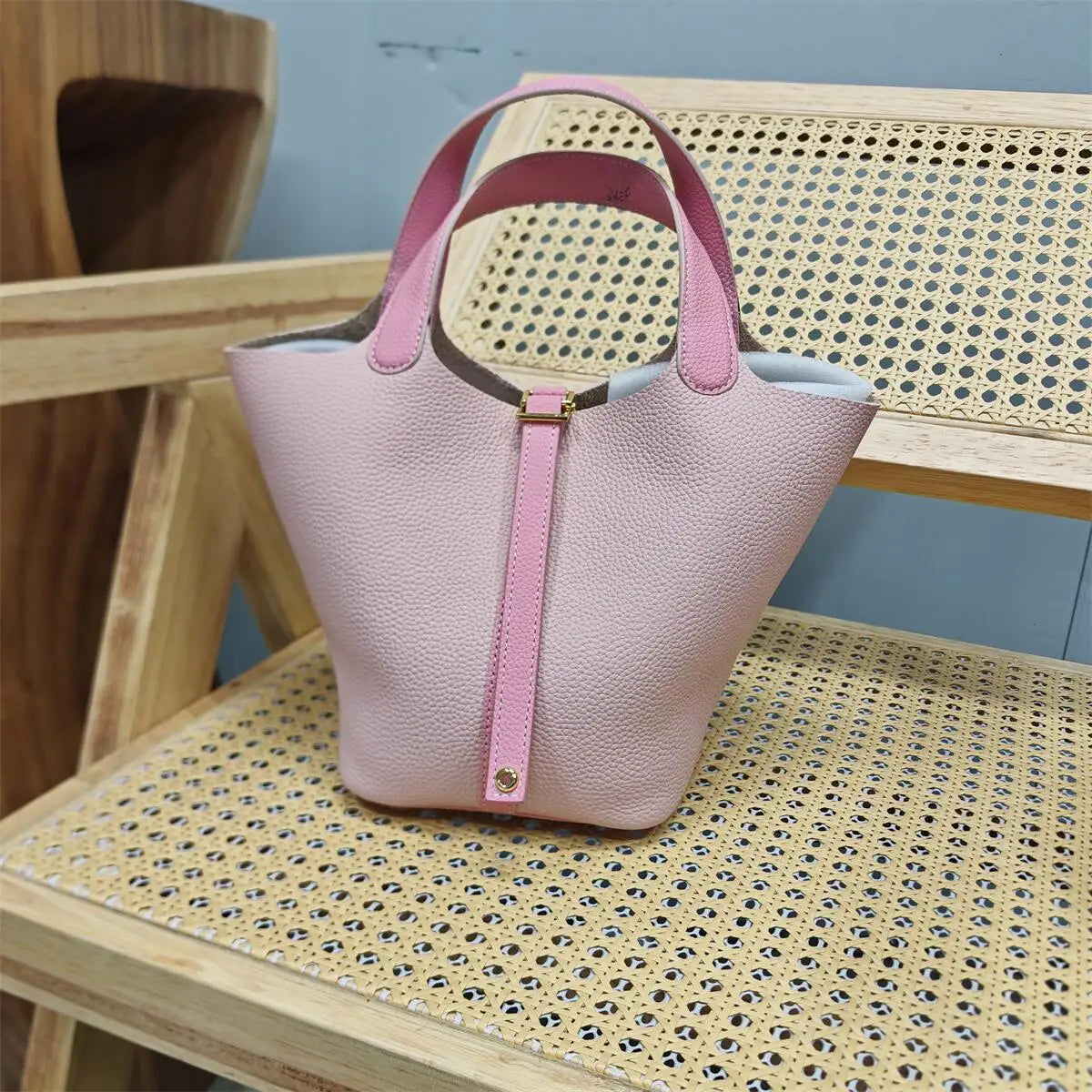Bolsa Feminina em Couro Bovino Premium – Estilo Europeu, Design Casual com Alça Macia