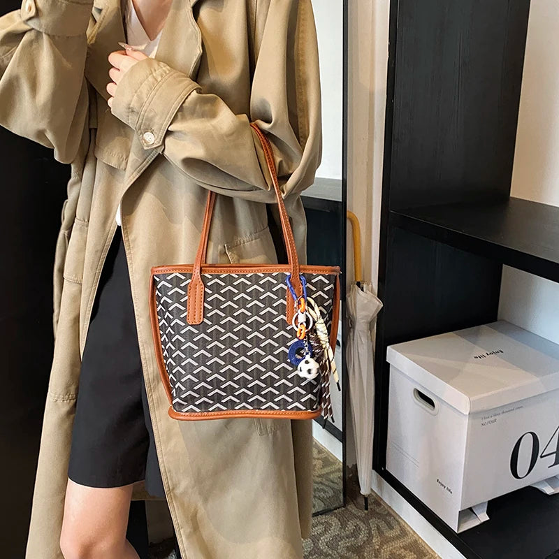 Bolsa Tote Feminina em Couro Premium – Estilo Clássico e Elegante