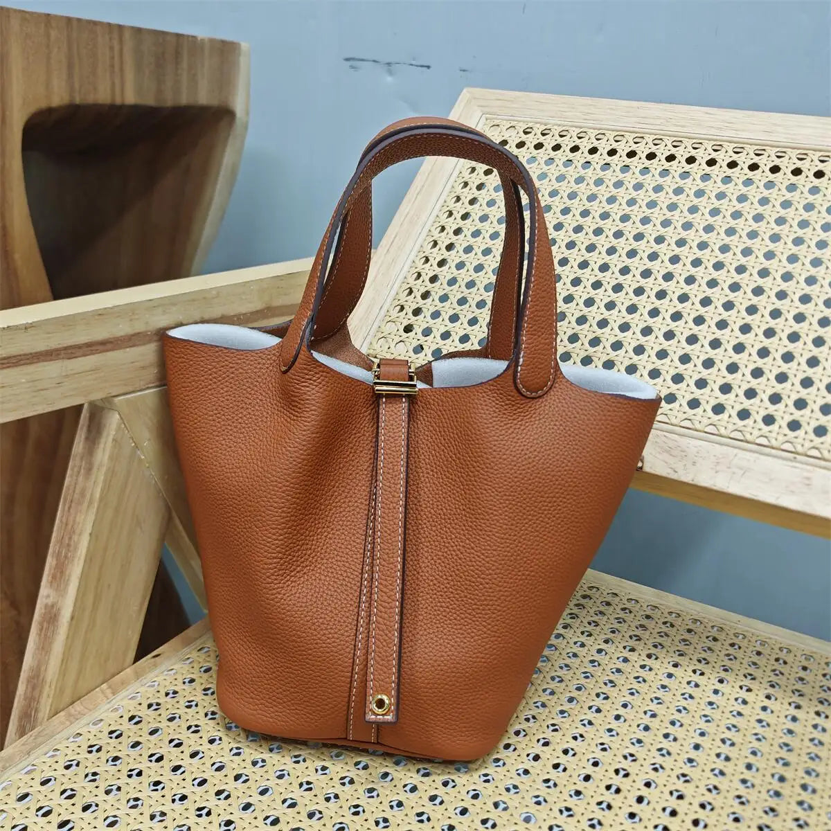 Bolsa Feminina em Couro Bovino Premium – Estilo Europeu, Design Casual com Alça Macia