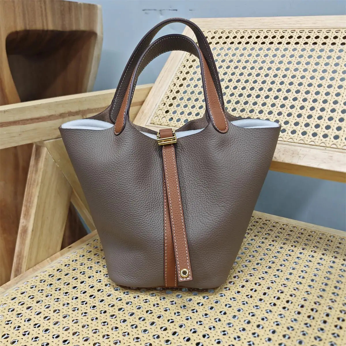 Bolsa Feminina em Couro Bovino Premium – Estilo Europeu, Design Casual com Alça Macia